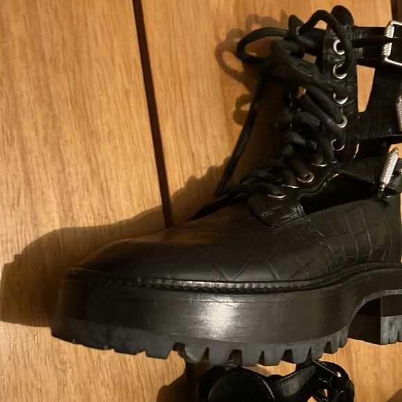 AMIRI CUT OUT COMBAT BOOT - Picture 8 of 12